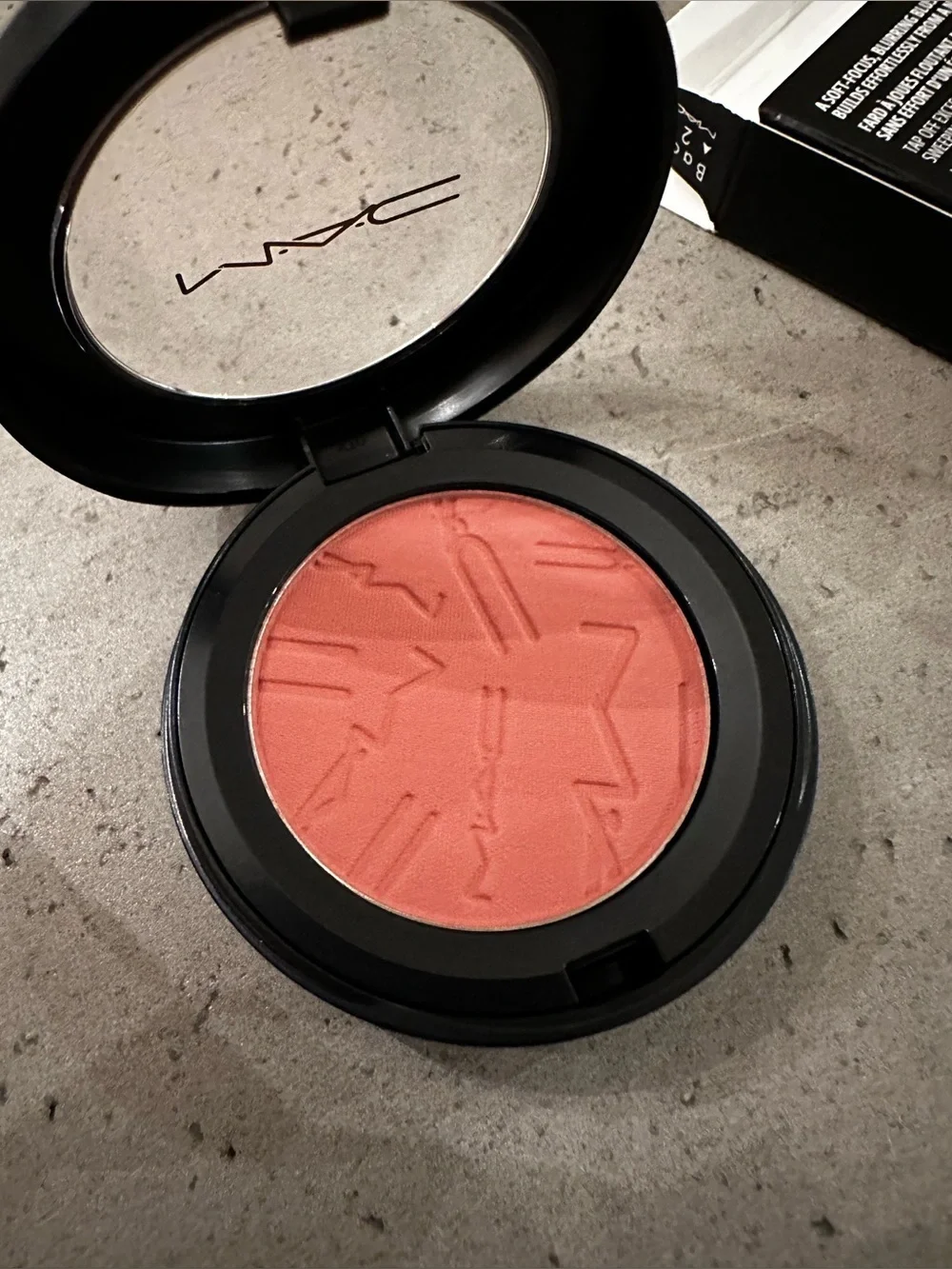 MAC Cosmetics Skinfinish Colourstruck Blush - Black Packaging
